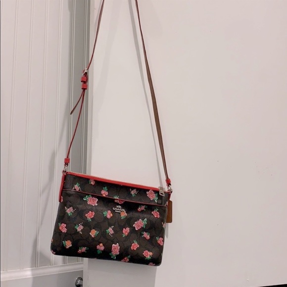 Coach purse with roses. - Picture 1 of 5